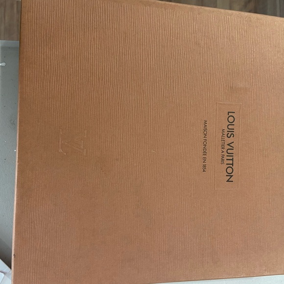 Authentic Louis Vuitton silk scarf - Picture 12 of 14